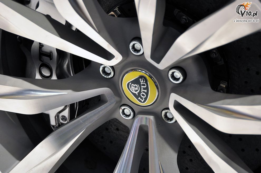 Nowy Lotus Eterne Concept - Paris Motor Show 2010