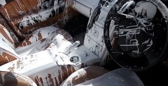 Tak kończy się wożenie farby we wnętrzu Maserati