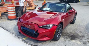 Nowa Mazda MX-5 uległa wypadkowi w kilka minut po opuszczeniu salonu