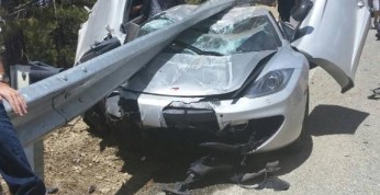 McLaren MP4-12C został rozbity na barierze ochronnej. Kierowca...