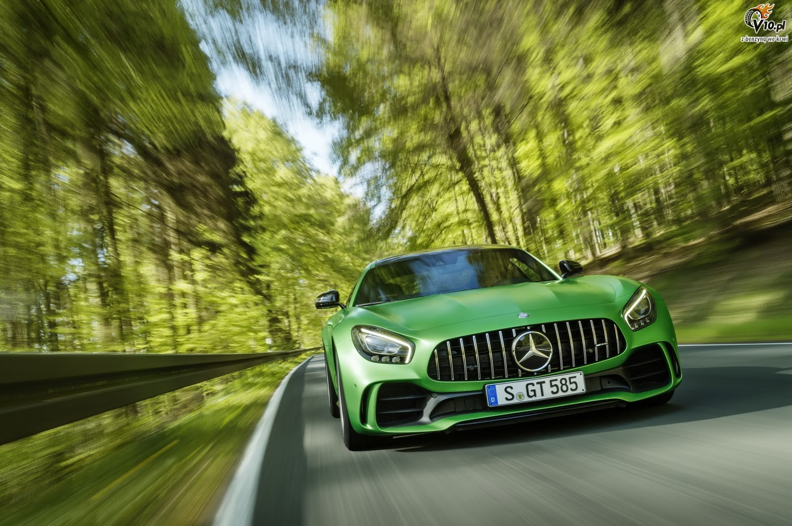 Mercedes AMG GT R