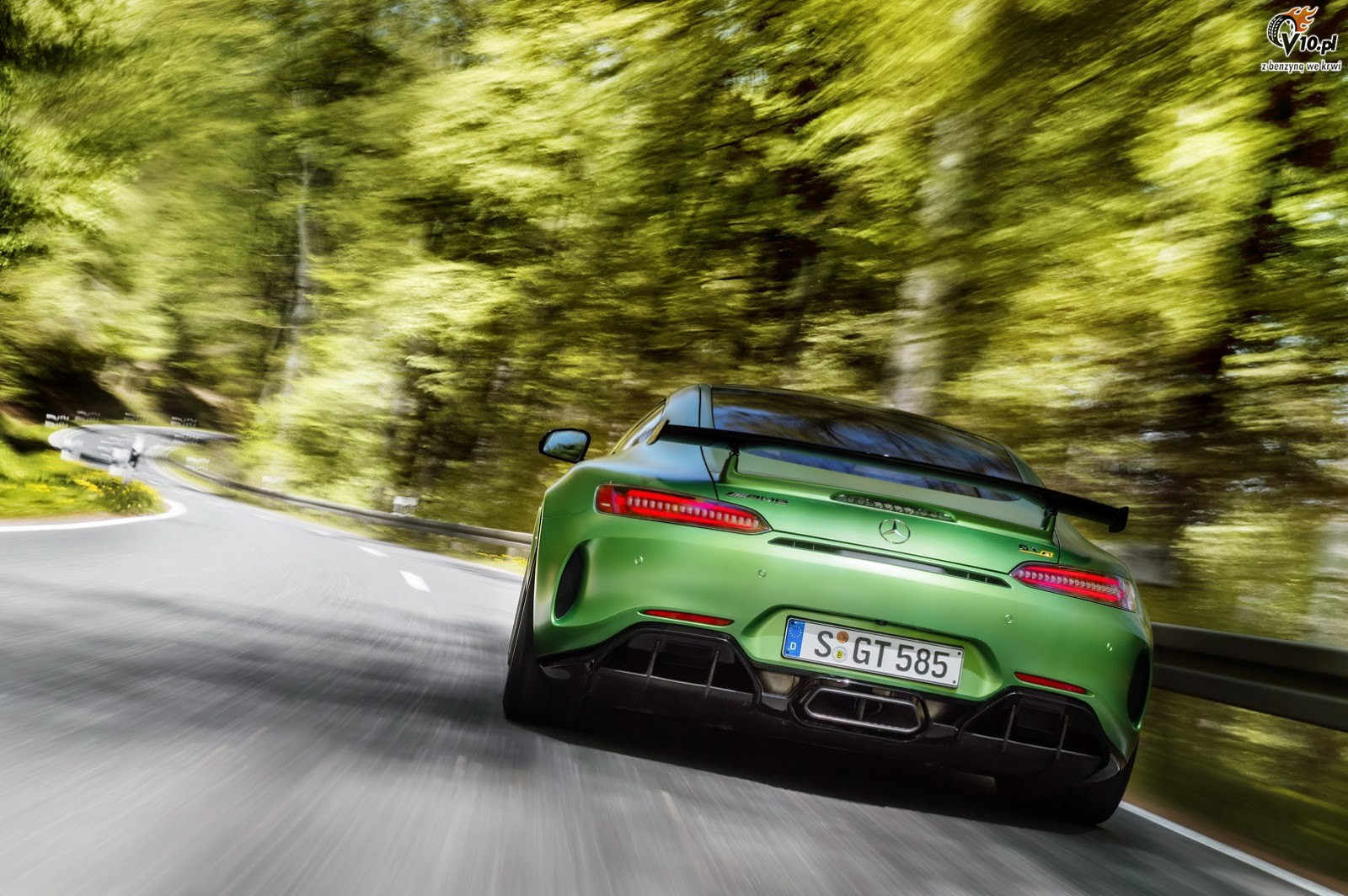 Mercedes AMG GT R
