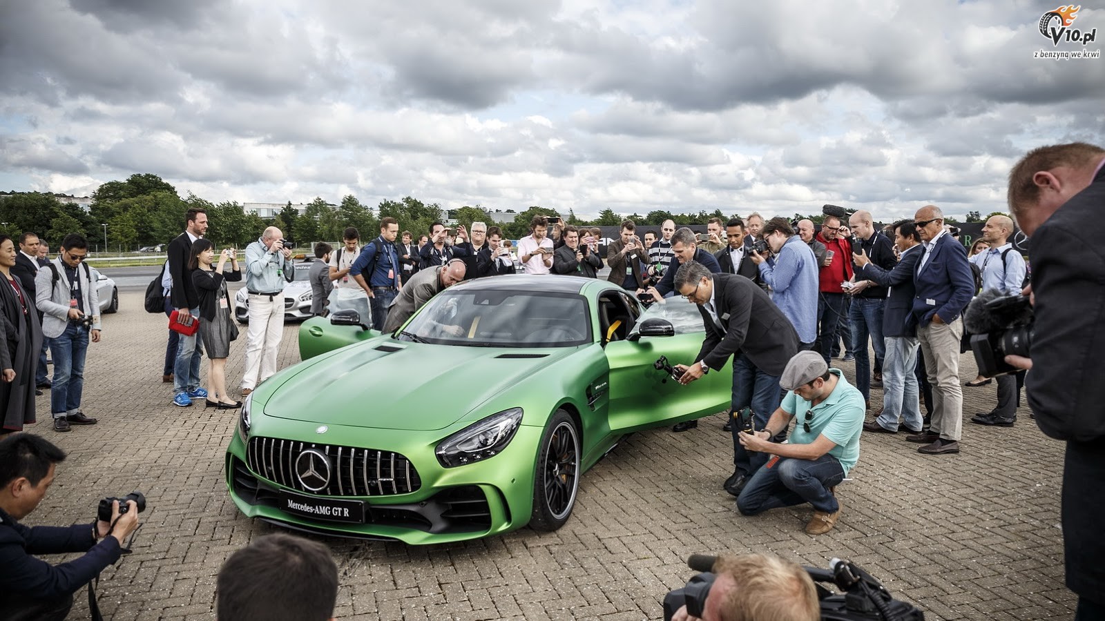 Mercedes AMG GT R