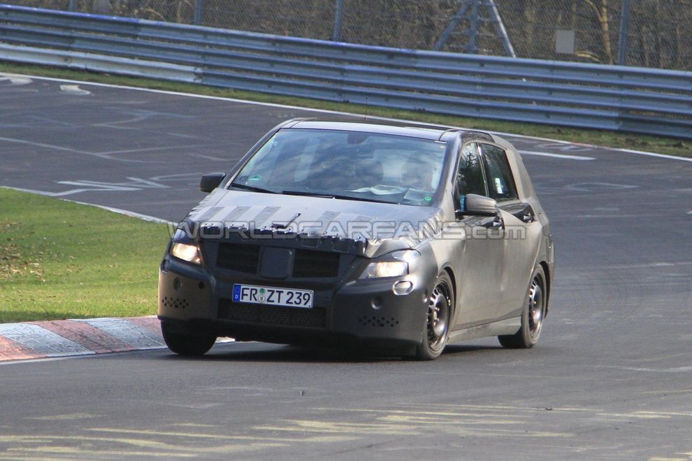 Nowy Mercedes klasy B 2011 - zdjcie szpiegowskie