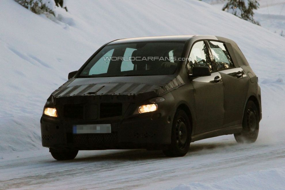 Nowy Mercedes klasy B - model 2012 - zdjcie szpiegowskie