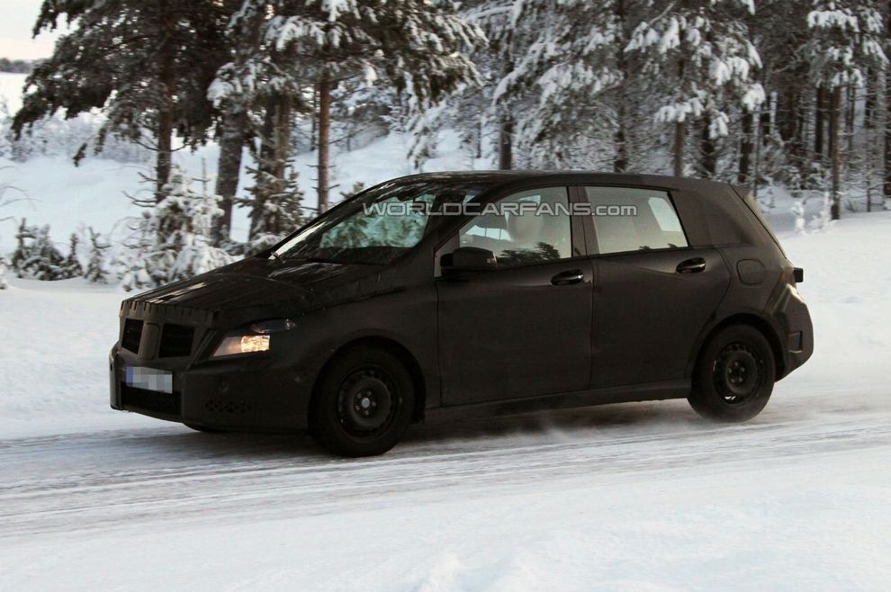 Nowy Mercedes klasy B - model 2012 - zdjcie szpiegowskie