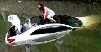 Mercedes CLS zakończył podróż w kanale