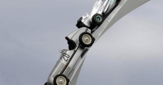 Rzeźba Mercedesa w Goodwood