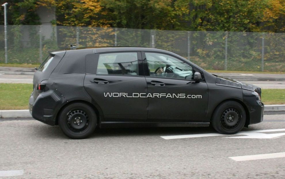 Nowy Mercedes klasy B 2012 - zdjcie szpiegowskie