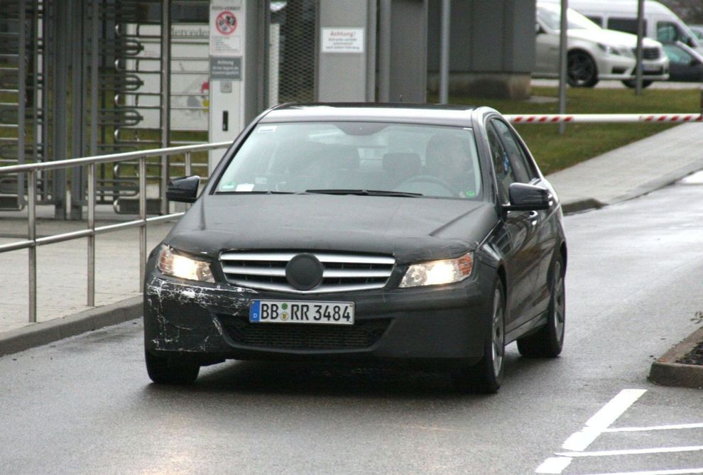 Mercedes klasy C po liftingu - zdjcie szpiegowskie