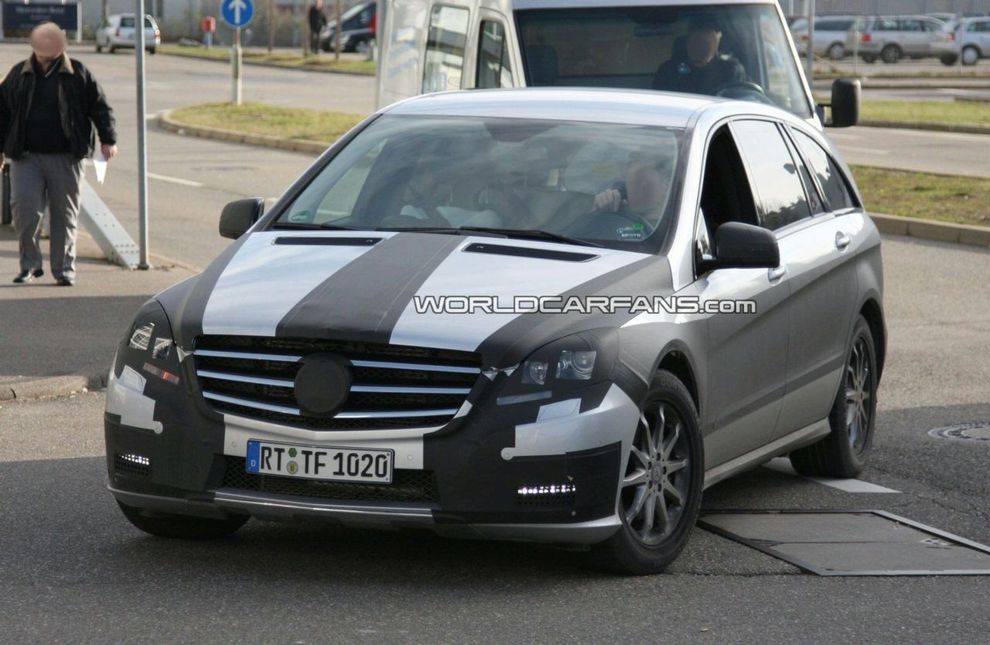 Nowy Mercedes klasy R po liftingu - zdjcie szpiegowskie