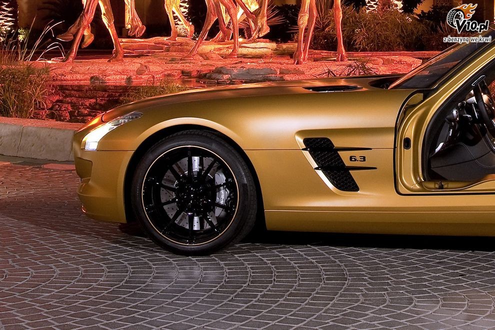 Nowy Mercedes SLS AMG Gullwing Desert Gold