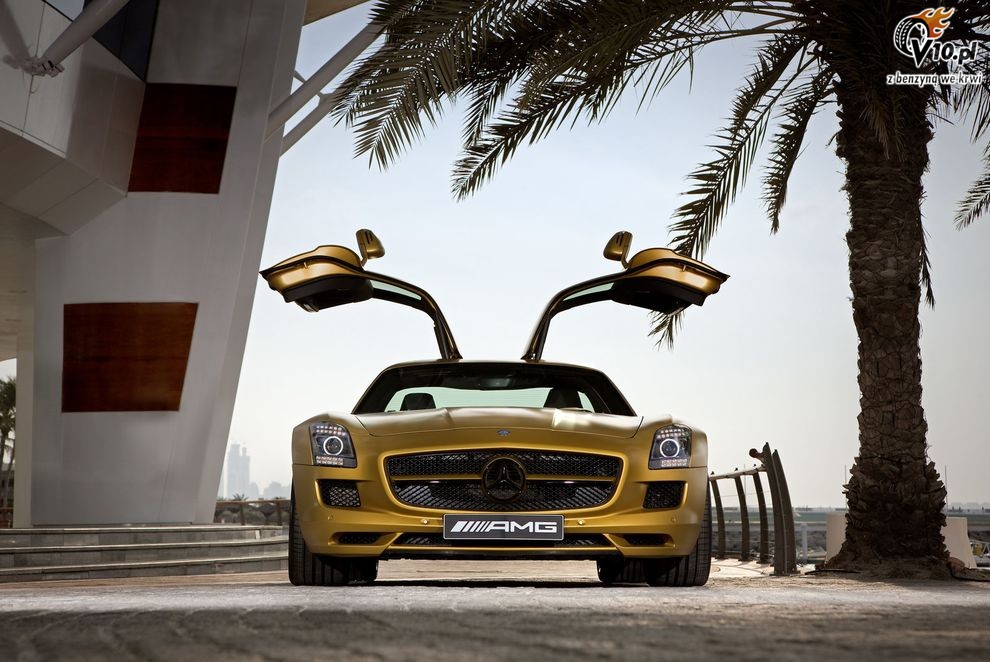 Nowy Mercedes SLS AMG Gullwing Desert Gold