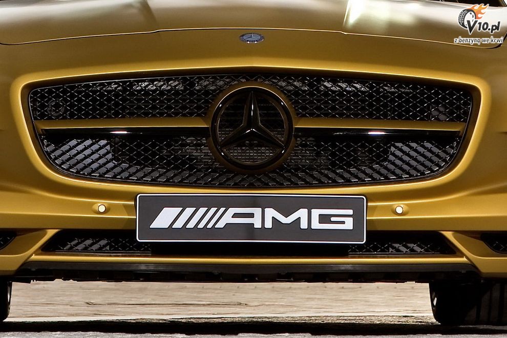 Nowy Mercedes SLS AMG Gullwing Desert Gold