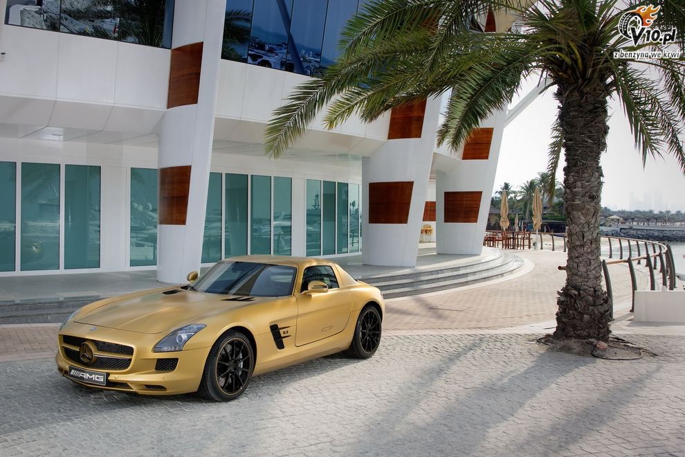 Mercedes SLS AMG Desert Gold