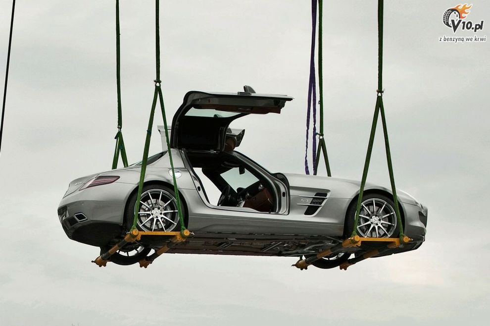Mercedes SLS AMG Gullwing - nietypowy lot muzeum Stuttgard