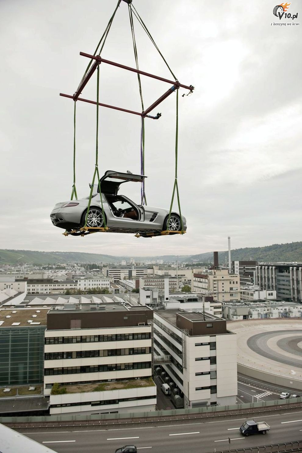 Mercedes SLS AMG Gullwing - nietypowy lot muzeum Stuttgard