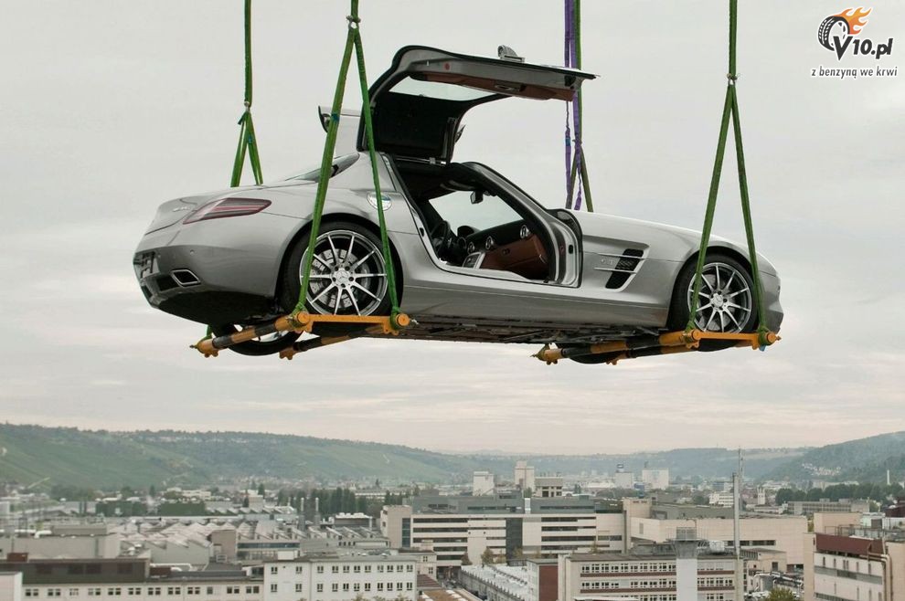 Mercedes SLS AMG Gullwing - nietypowy lot muzeum Stuttgard