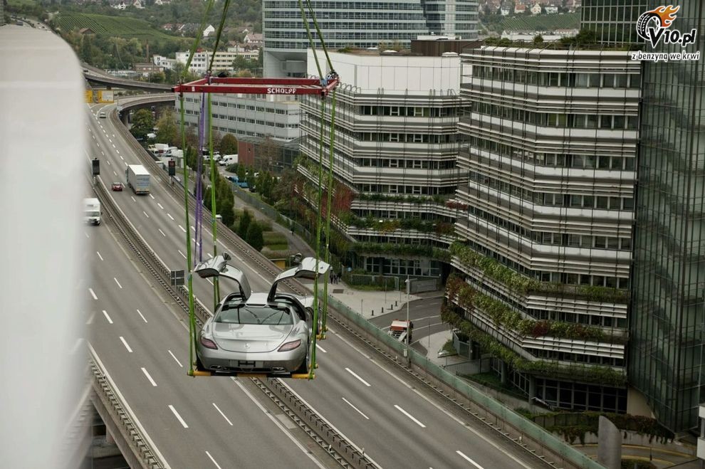 Mercedes SLS AMG Gullwing - nietypowy lot muzeum Stuttgard
