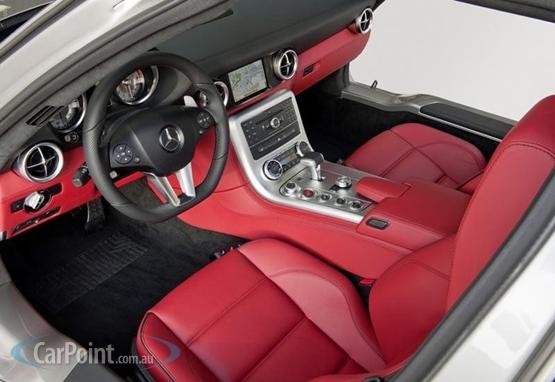 Nowy Mercedes SLS AMG Gullwing oficjalnie