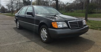 Dwa prawie nowe Mercedesy W140 zostały wystawione na sprzedaż za...