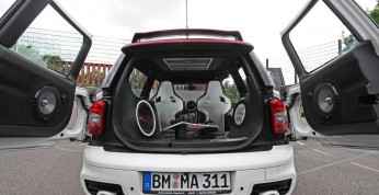 Mini Clubman JCW jako democar Mac Audio