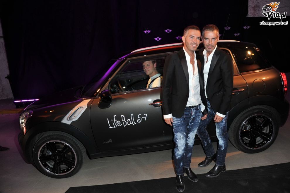 Mini Cooper S 'Red Mudder' na Life Ball 2011