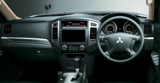 Mitsubishi Pajero 2015