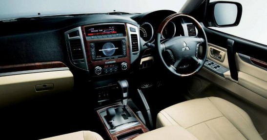 Mitsubishi Pajero 2015