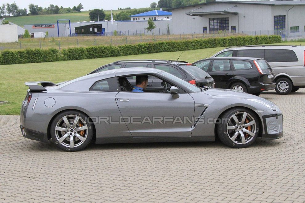 Nowy Nissan GT-R 2012 - zdjcie szpiegowskie