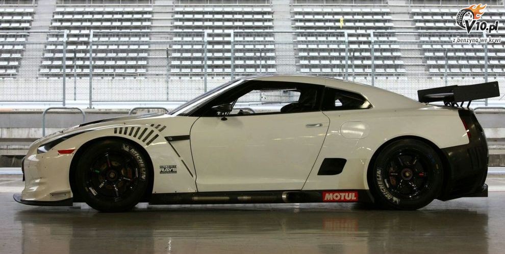 Nissan GT-R - wersja wycigowa FIA GT1