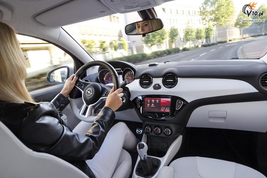 Opel Adam Black/White Link