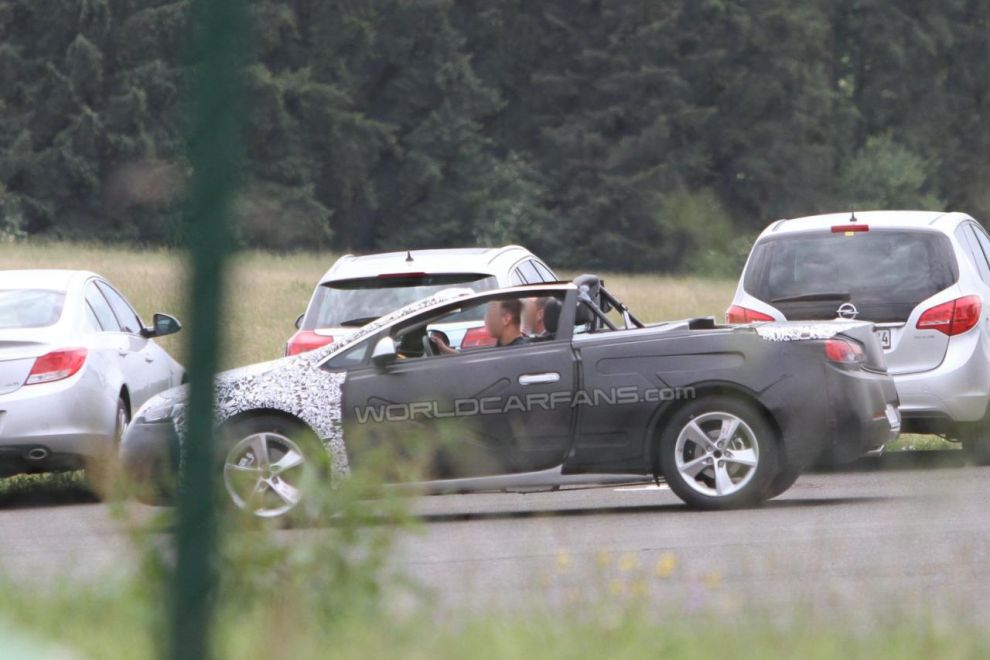 Opel Astra Cabrio - zdjcia szpiegowskie