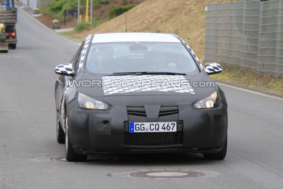 Nowy Opel Astra IV GTC 2011 - zdjcie szpiegowskie