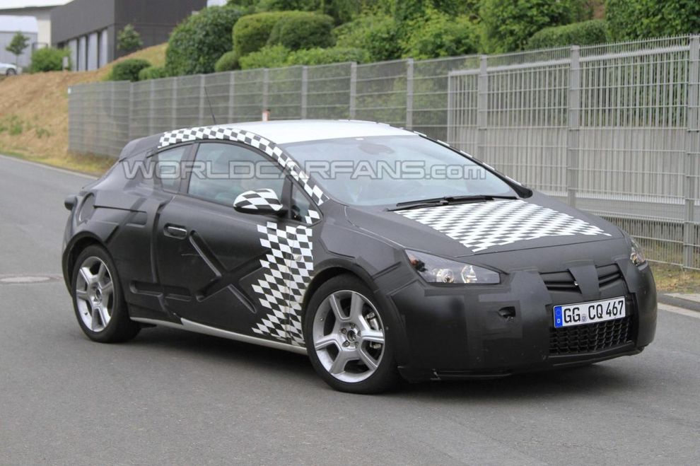 Nowy Opel Astra IV GTC 2011 - zdjcie szpiegowskie
