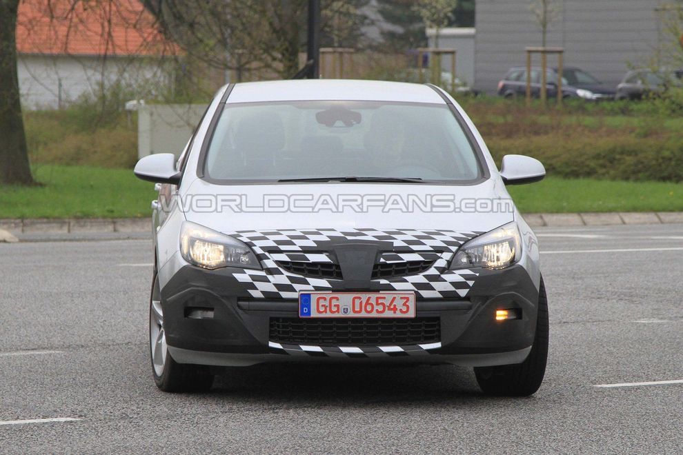 Nowy Opel Astra GSI - zdjcie szpiegowskie