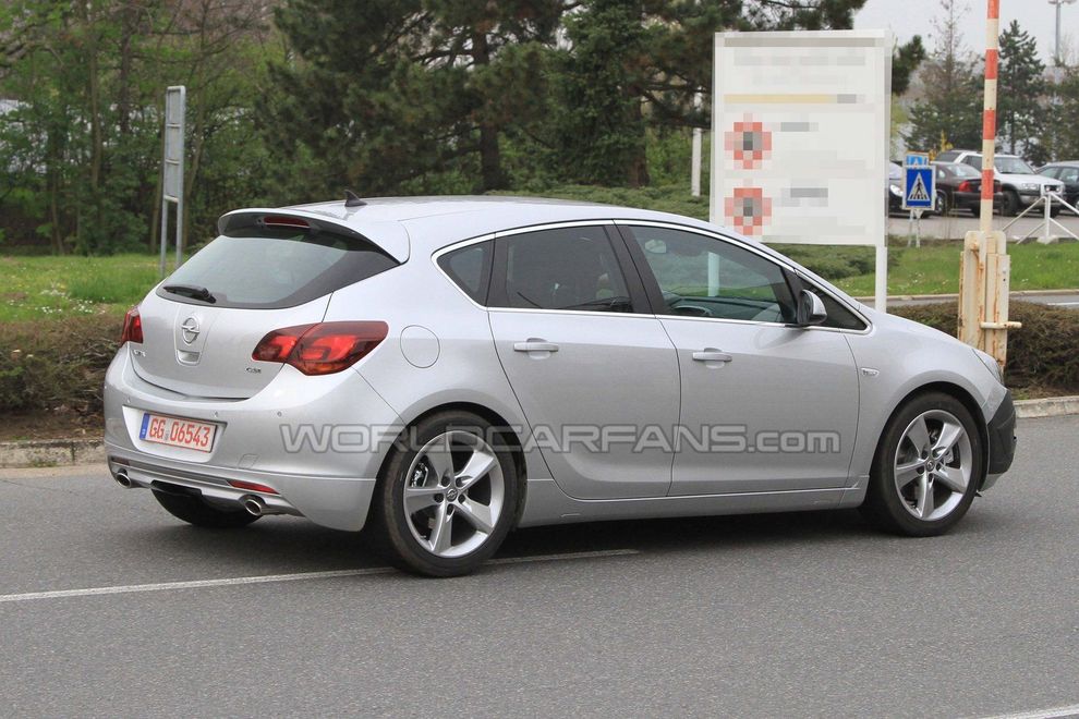 Nowy Opel Astra GSI - zdjcie szpiegowskie