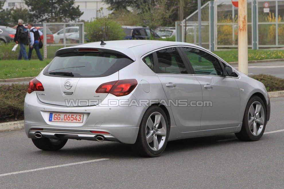 Nowy Opel Astra GSI - zdjcie szpiegowskie