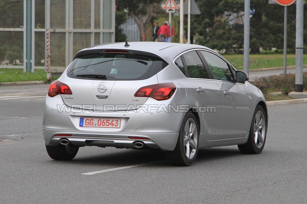 Nowy Opel Astra GSI - zdjcie szpiegowskie