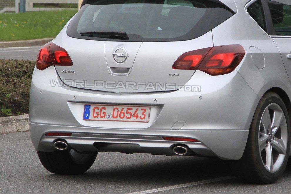 Nowy Opel Astra GSI - zdjcie szpiegowskie