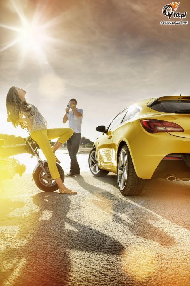 Opel Astra GTC na 2012 rok