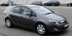 Nowy Opel Astra Sports Tourer 2010 - zdjcie szpiegowskie