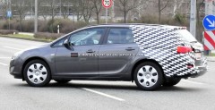 Nowy Opel Astra IV 2010 kombi - zdjcie szpiegowskie