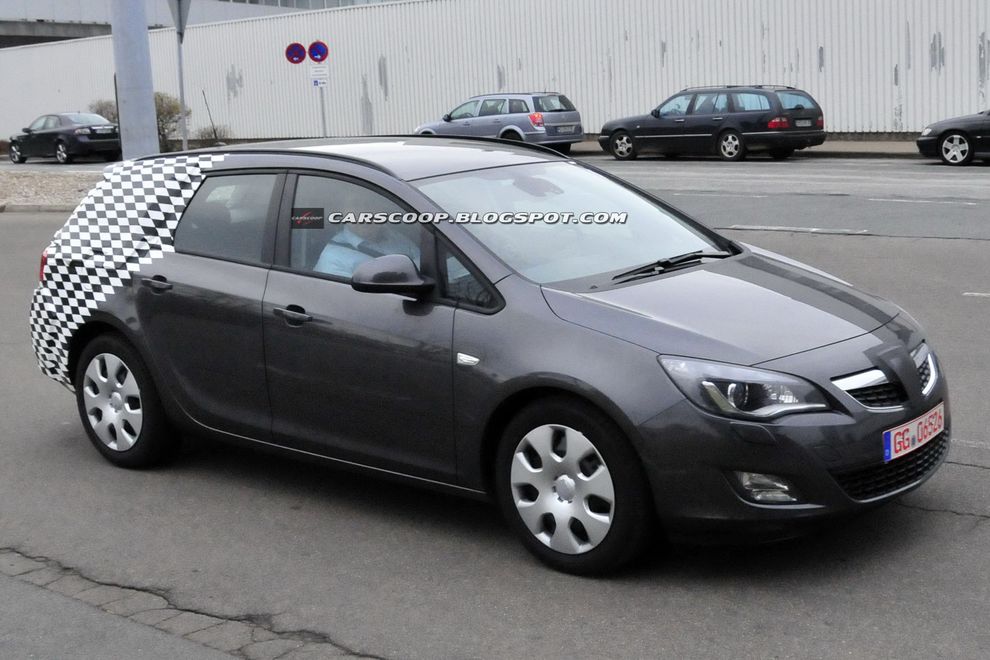 Nowy Opel Astra Sports Tourer 2010 - zdjcie szpiegowskie