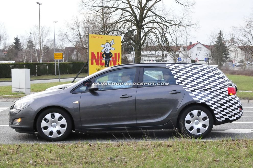 Nowy Opel Astra IV 2010 kombi - zdjcie szpiegowskie
