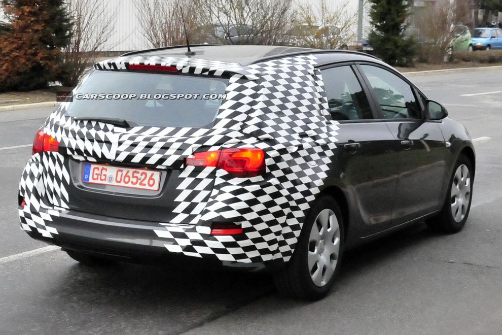 Nowy Opel Astra Sports Tourer 2010 - zdjcie szpiegowskie