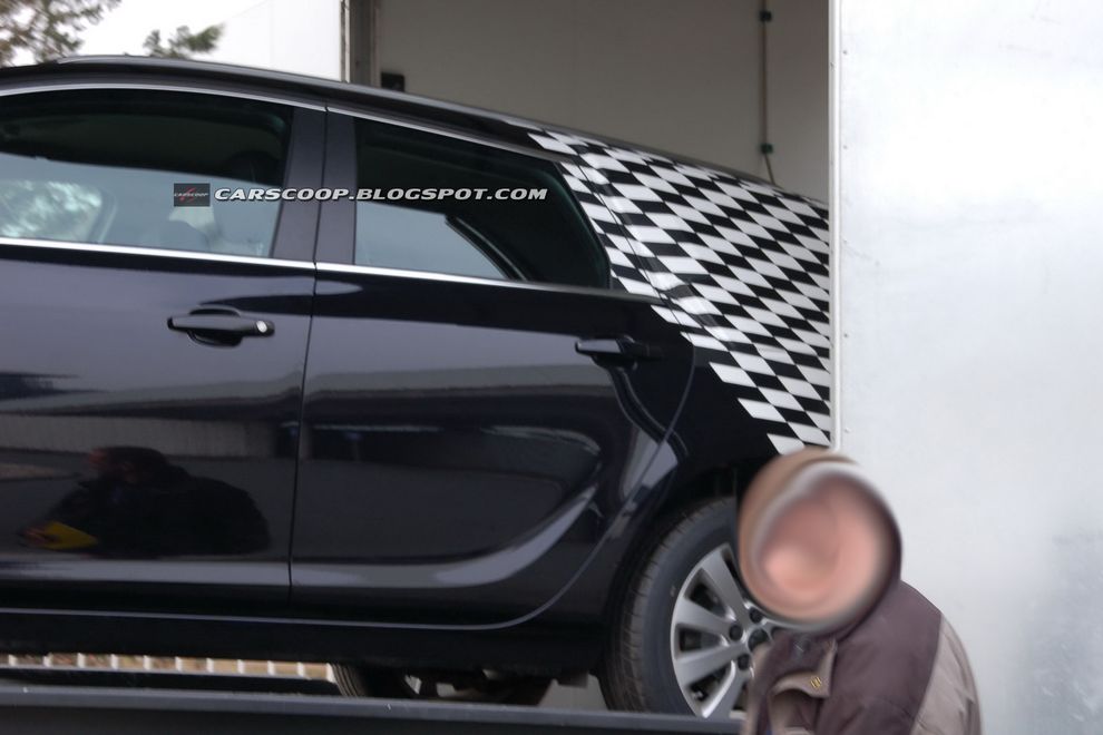 Nowy Opel Astra IV 2010 kombi - zdjcie szpiegowskie