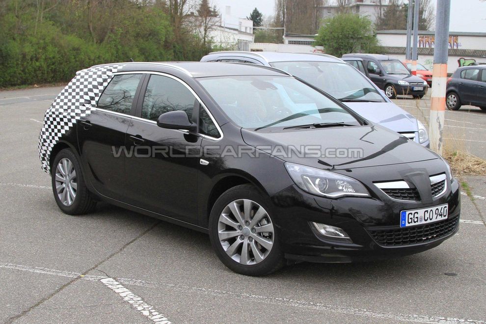 Nowy Opel Astra Sports Tourer 2010 - zdjcie szpiegowskie