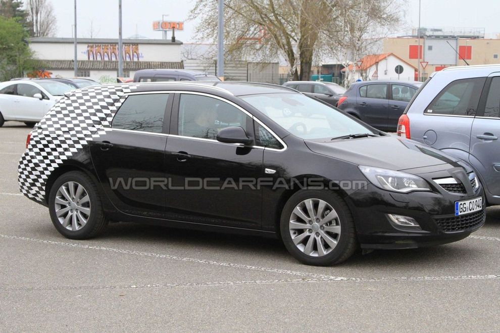 Nowy Opel Astra IV Sports Tourer - zdjcie szpiegowskie