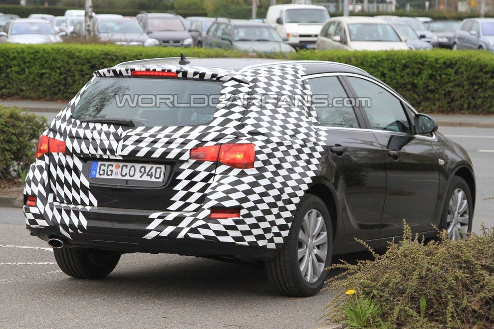 Nowy Opel Astra IV Sports Tourer - zdjcie szpiegowskie
